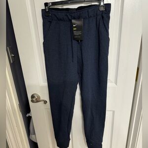 NWT Nike women loose dry fit XS